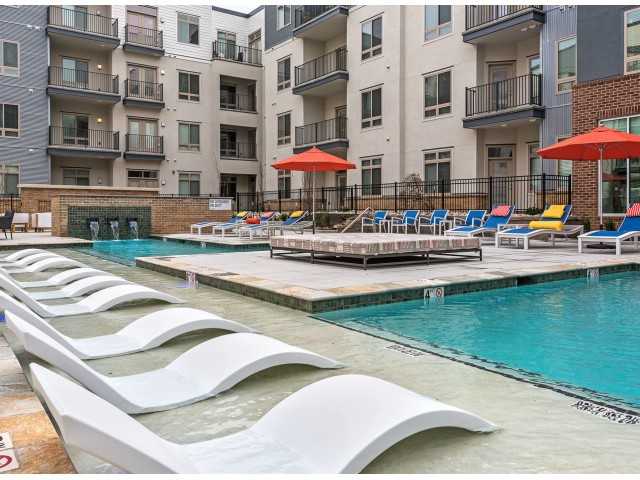 Avenue 80 - Photo 3 of 34