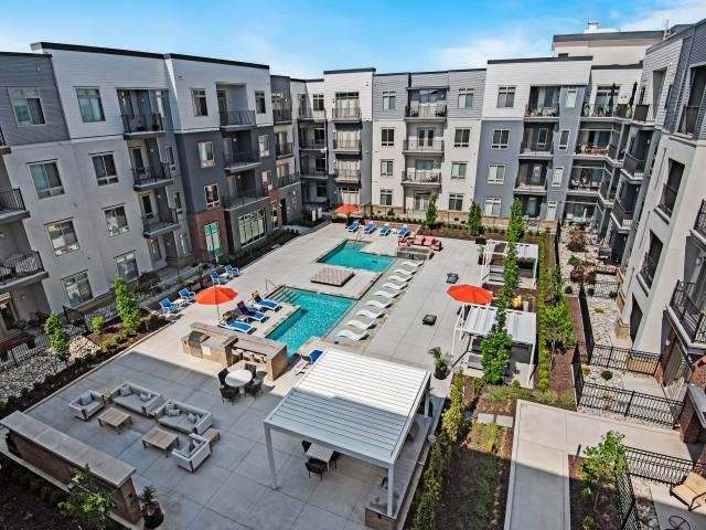 Avenue 80 - Photo 6 of 34