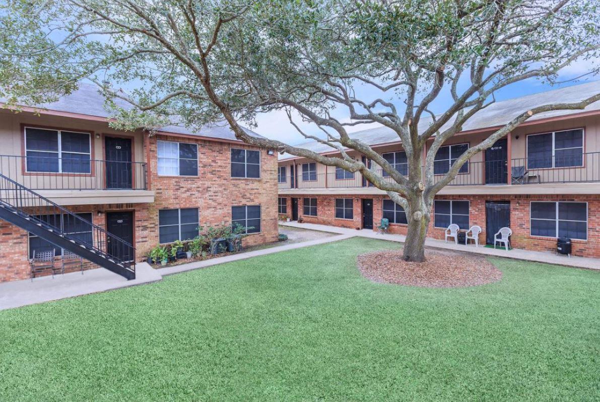 Oaks at Mustang - Photo 2 of 26