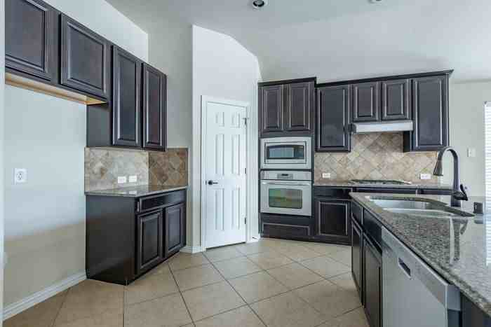 709 Hardwood Drive - Photo 3 of 23