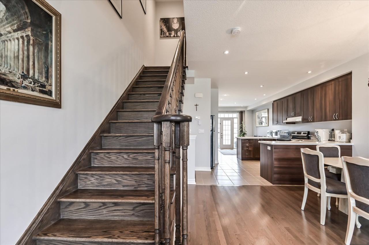 Woodbine & Elgin Mills, Markham, ON L3R 1J5 3 Bedroom House for 2,950