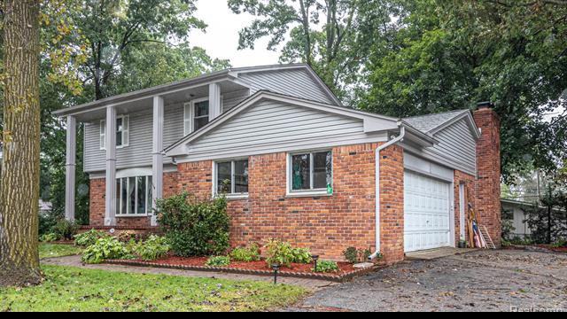 2435 Sunset Terrace - Photo 2 of 45