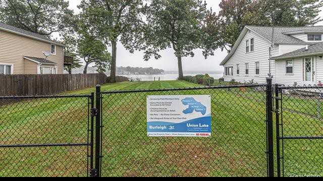 2435 Sunset Terrace - Photo 3 of 45