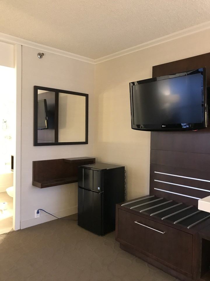 777 Boulevard Robert-Bourassa #2123 - Photo 3 of 14