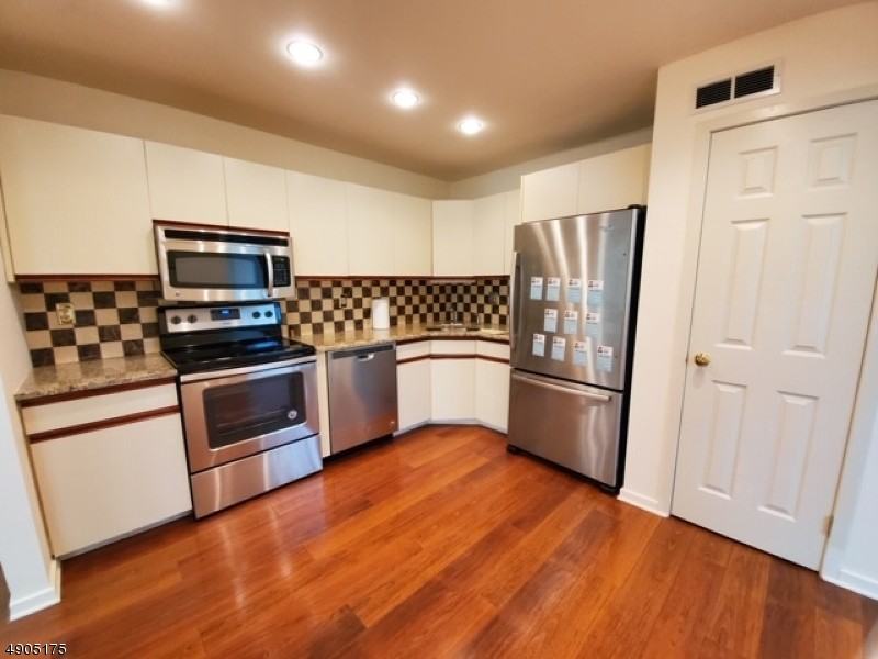 382 Waterview Rd - Photo 2 of 25