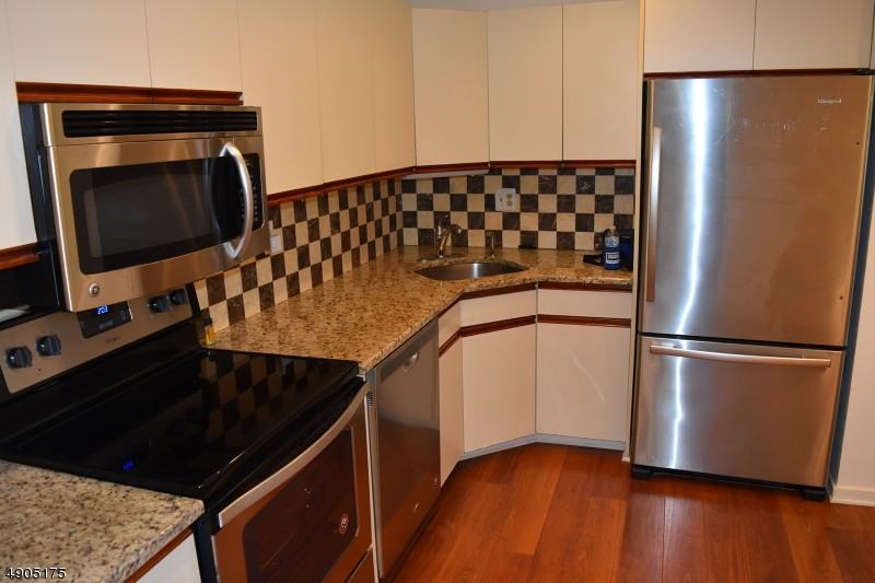 382 Waterview Rd - Photo 3 of 25