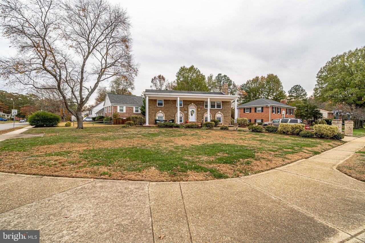 8309 Riverside Road - Photo 3 of 50