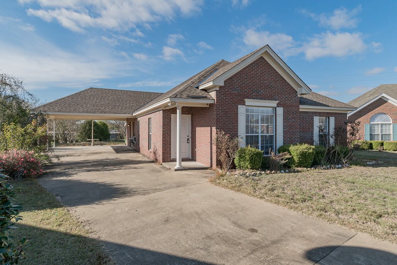 521 Mcgregor Ct - Photo 2 of 40