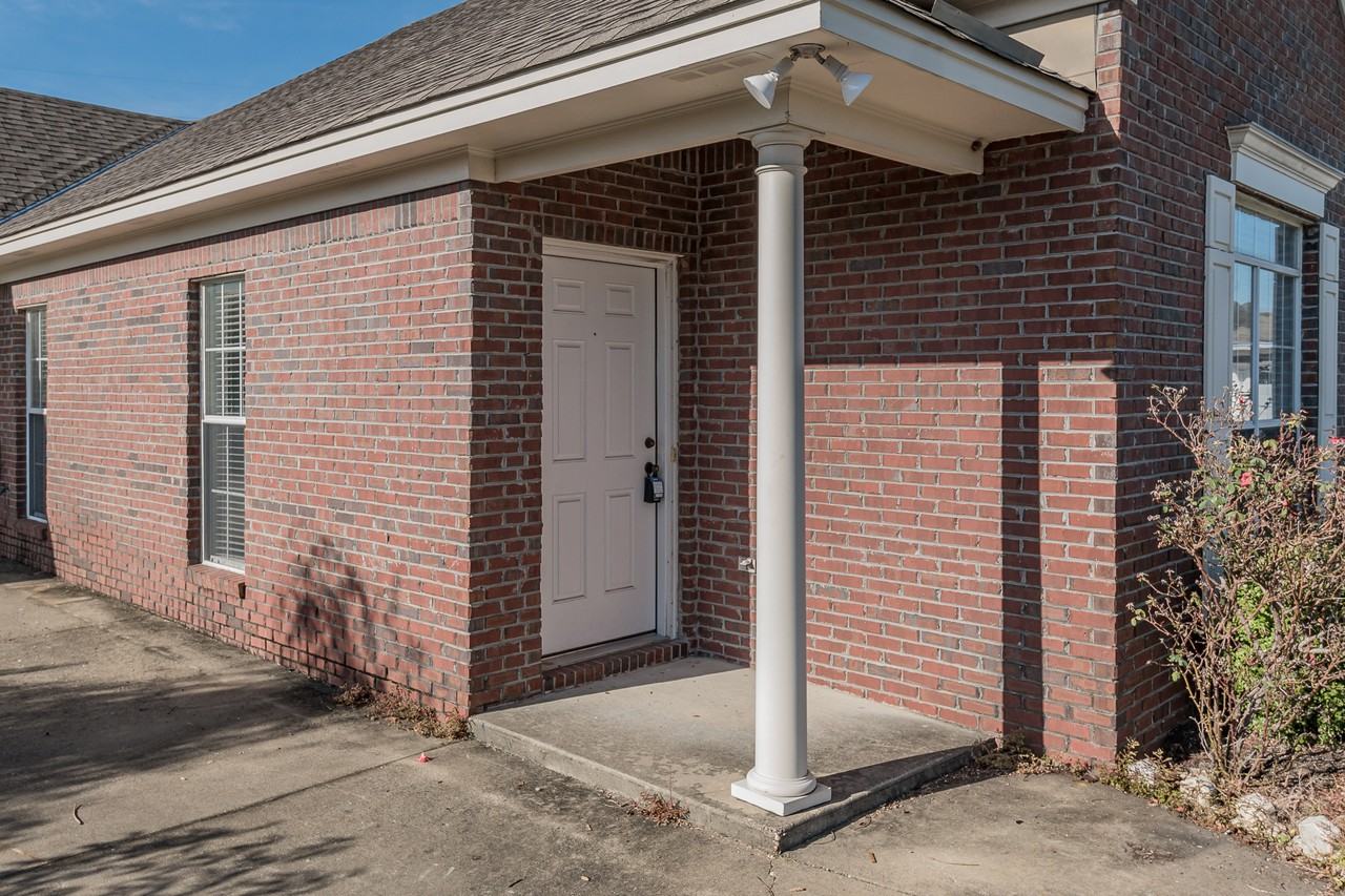 521 Mcgregor Ct - Photo 3 of 40