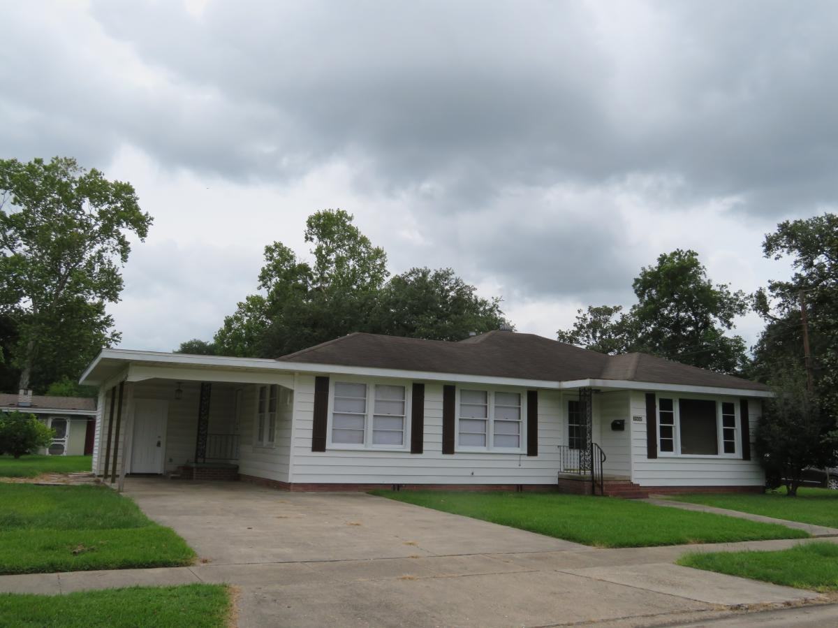 3502 Center St - Photo 2 of 17
