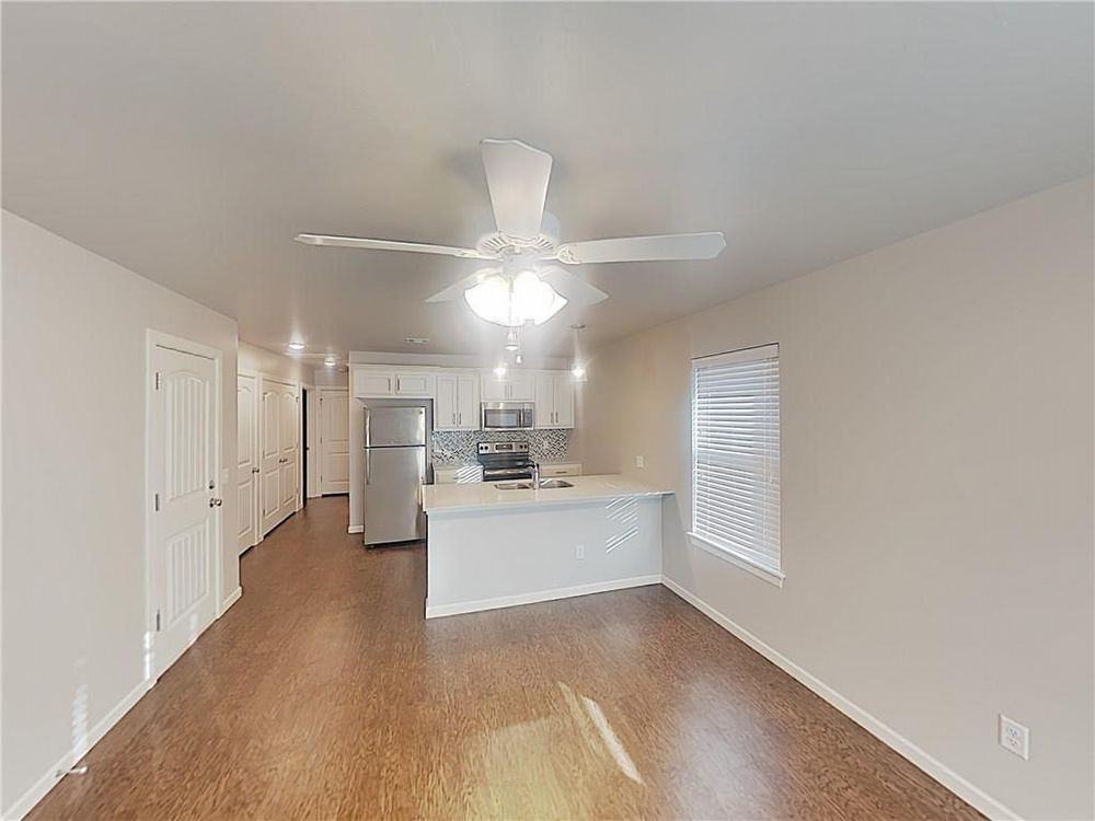 11508 N Lincoln Blvd - Photo 3 of 9