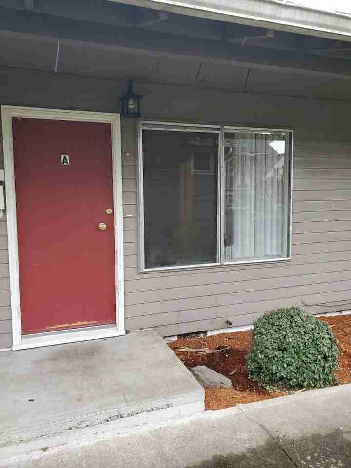 1165 Hood St Ne A #A - Photo 2 of 8