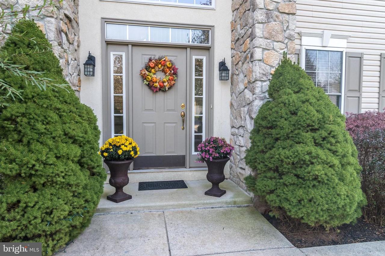 4 Hayden Circle - Photo 2 of 46