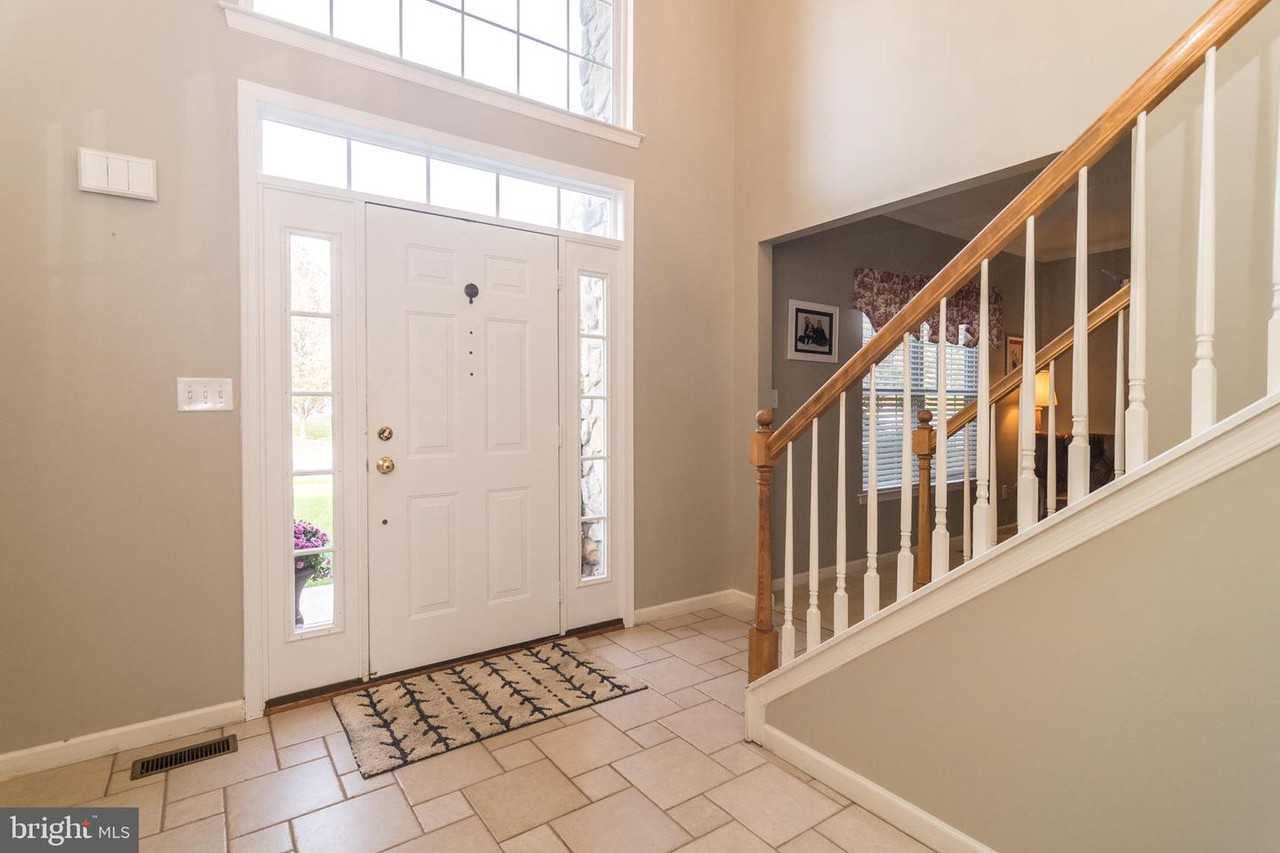 4 Hayden Circle - Photo 3 of 46