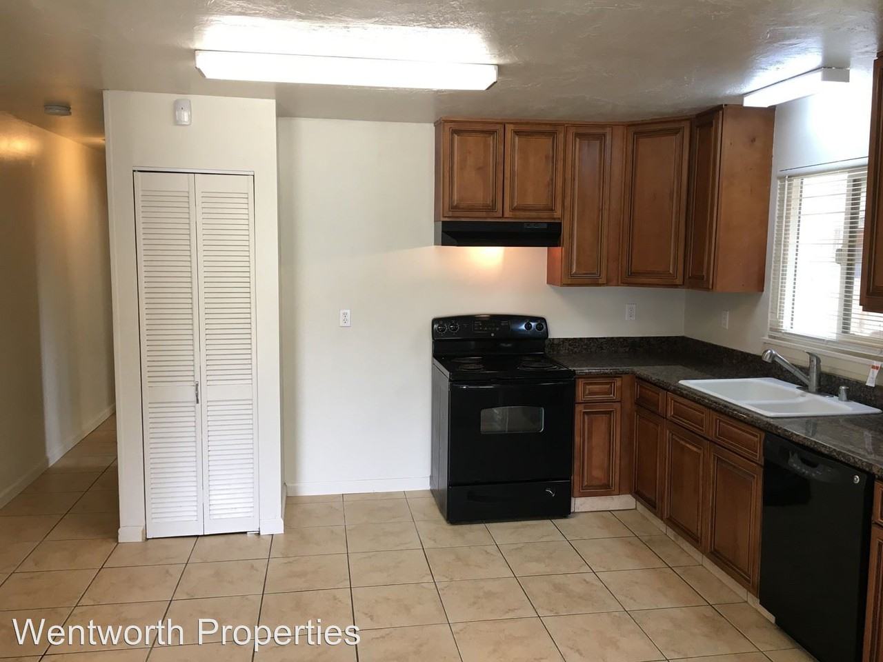 708 Ripona Ave - Photo 3 of 11