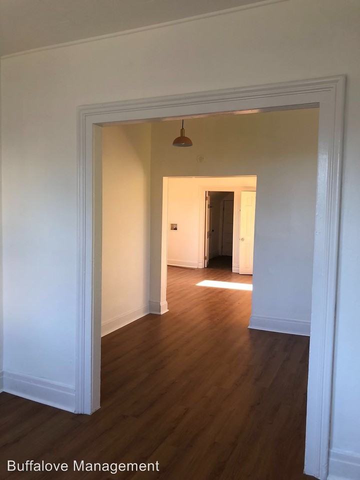 172 Rhode Island - Photo 2 of 13