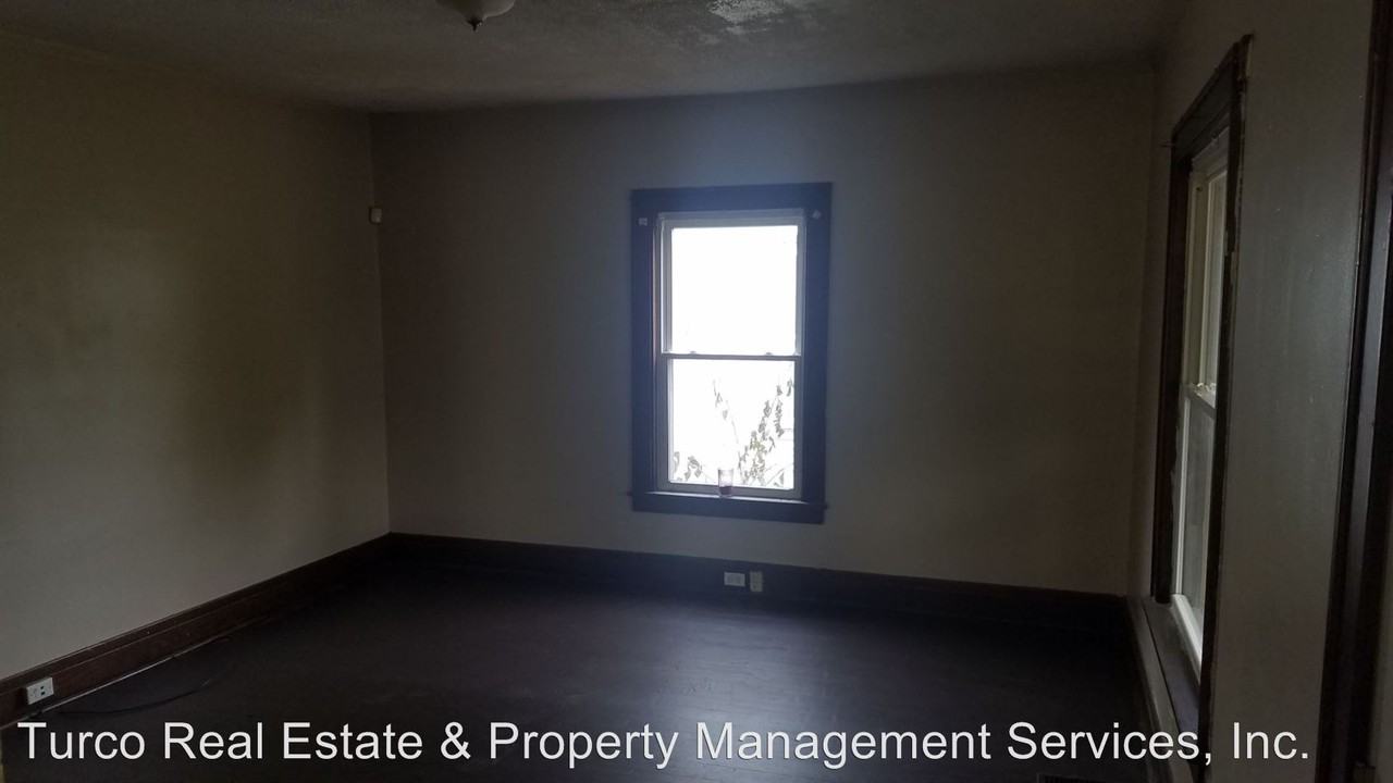 219 S Washington - Photo 2 of 9