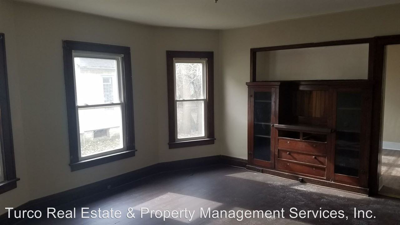 219 S Washington - Photo 3 of 9