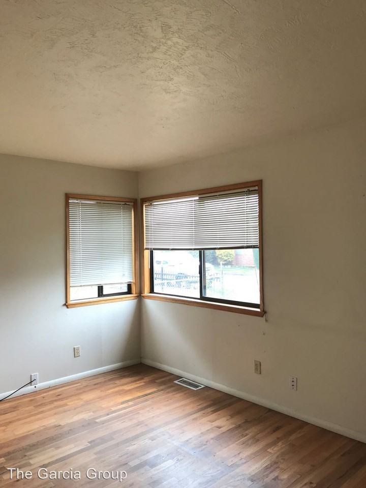 3406 Se 78th Avenue - Photo 2 of 9