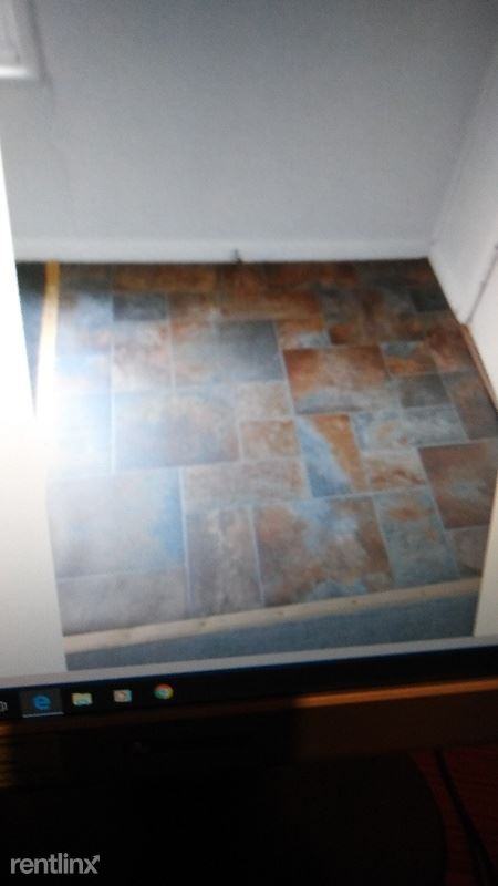 3291 \2 N. Queen St. 2 - Photo 2 of 8