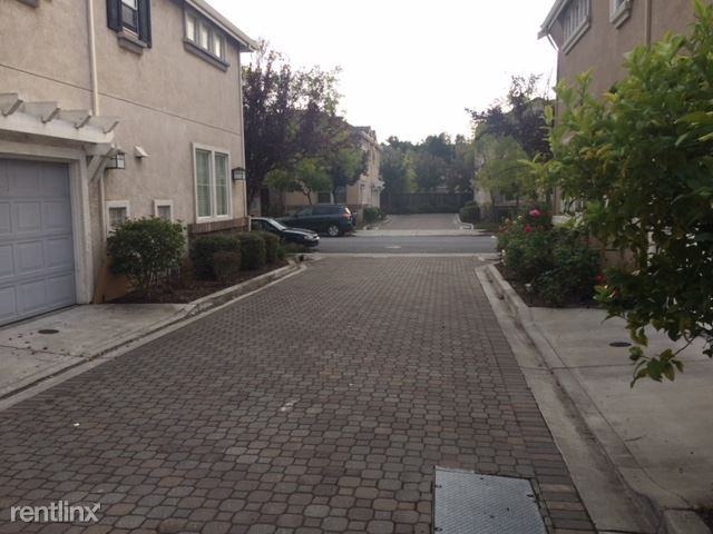 1974 Wayne Cir - Photo 2 of 12