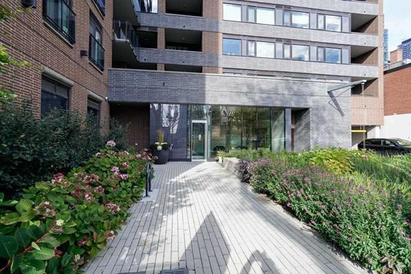 400 Wellington Street West #1009 - Photo 3 of 20