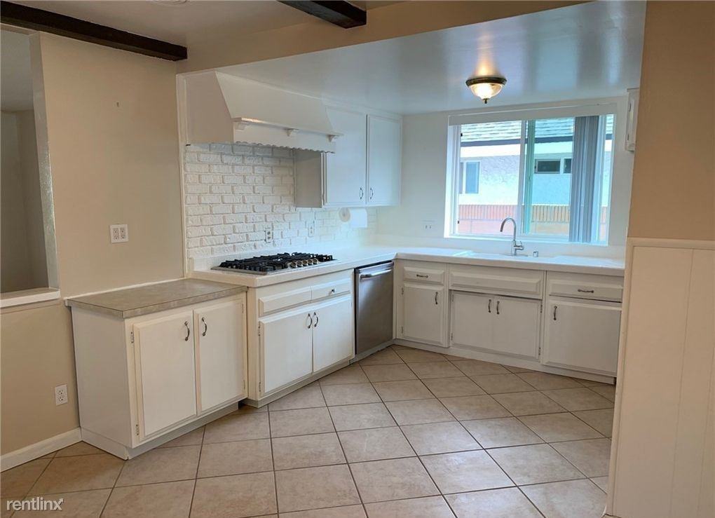 1719 Loretta Ln - Photo 2 of 4