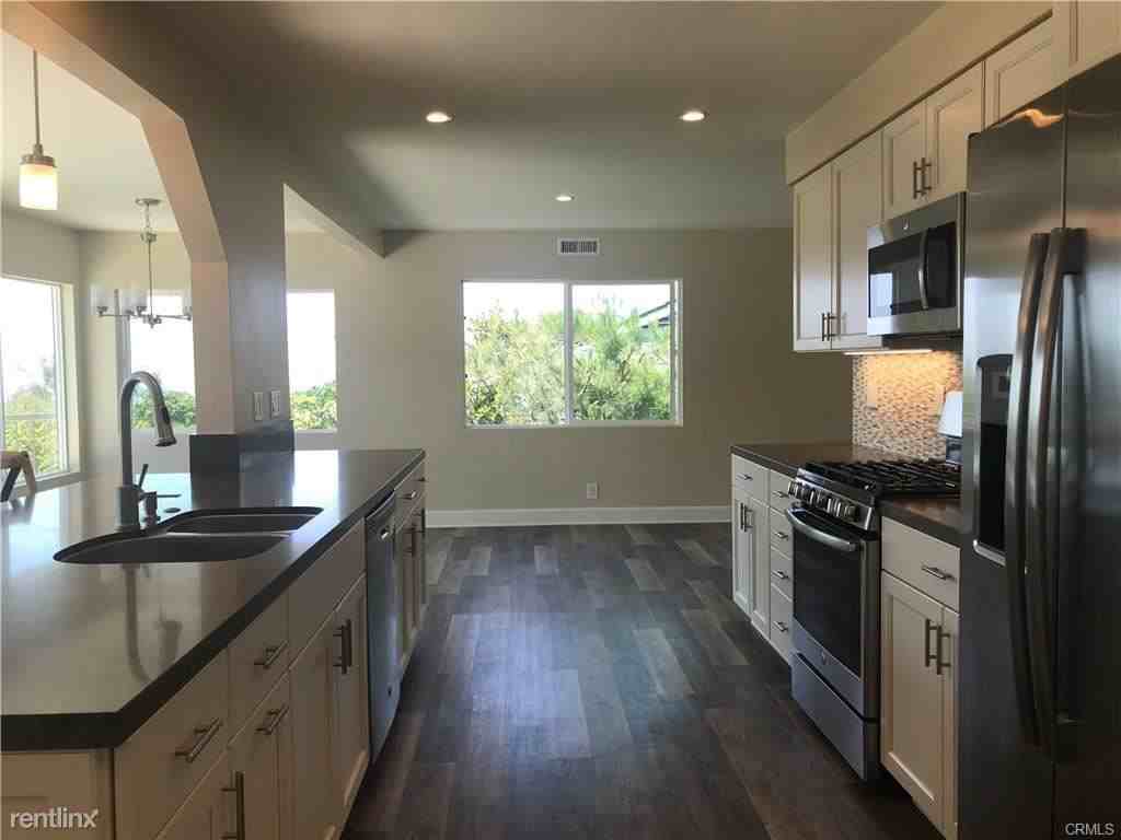 1981 Temple Hills Dr - Photo 3 of 44