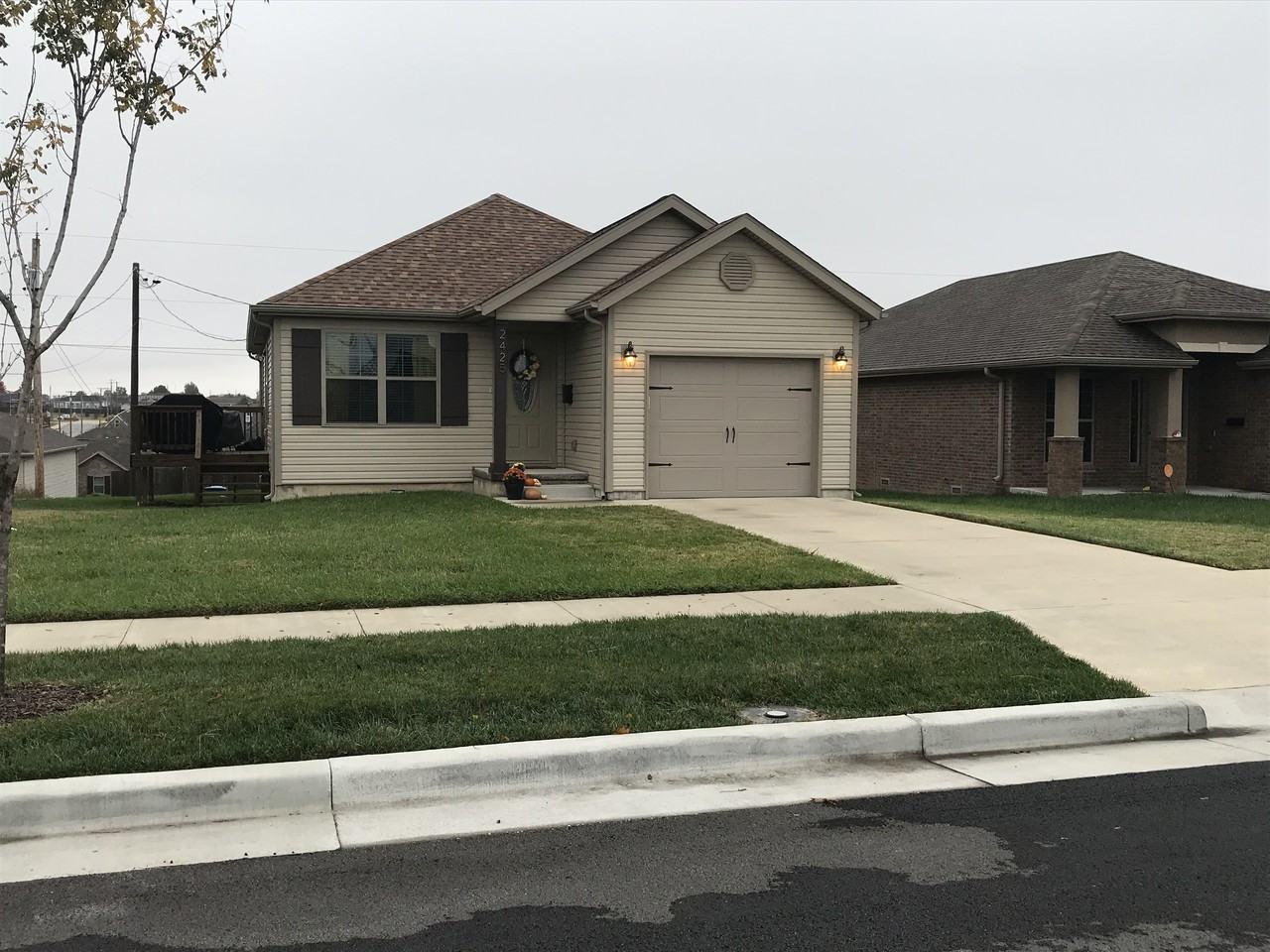 2425 South Kentucky Avenue - Photo 2 of 9