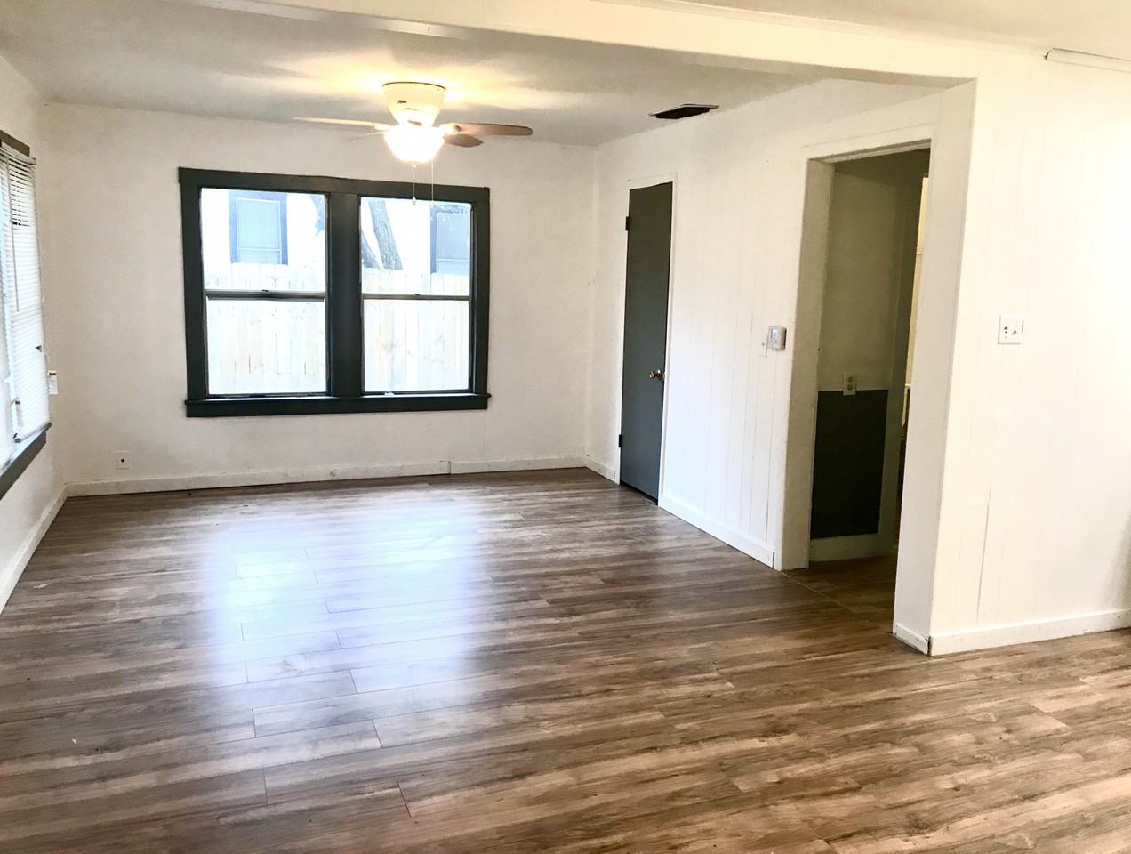 431 N Post Oak St - Photo 2 of 8