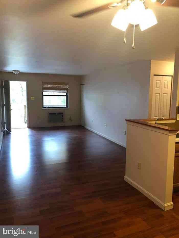 1334 W Wyomissing Court C - Photo 2 of 8