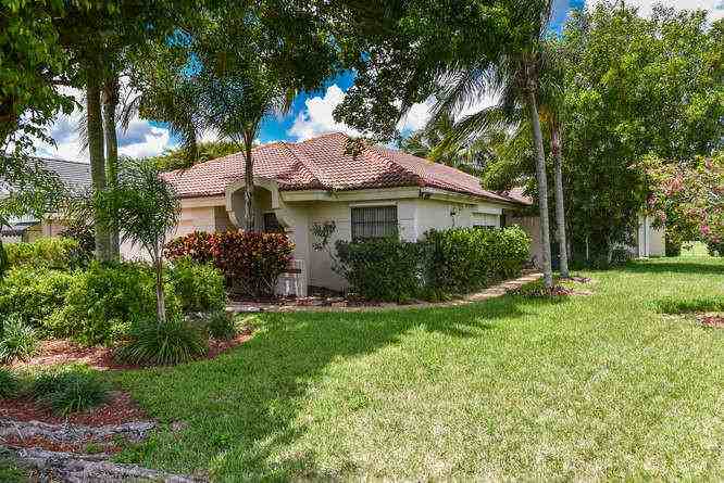 11081 Highland Circle - Photo 2 of 17