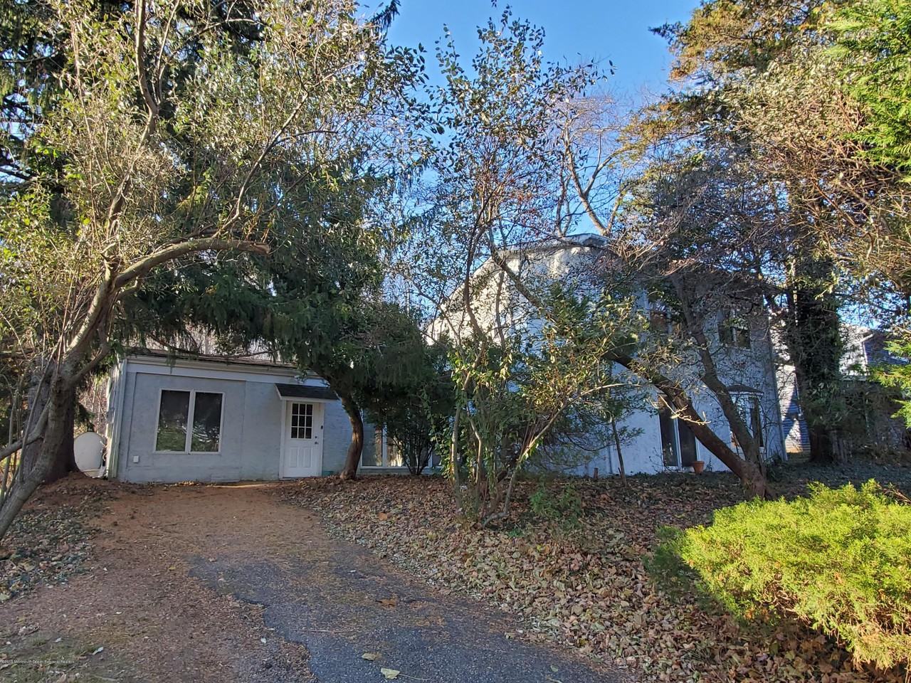 18 Valley Road N - Photo 2 of 18