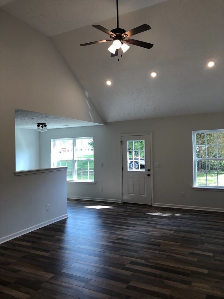 105 Kingston Court - Photo 2 of 22