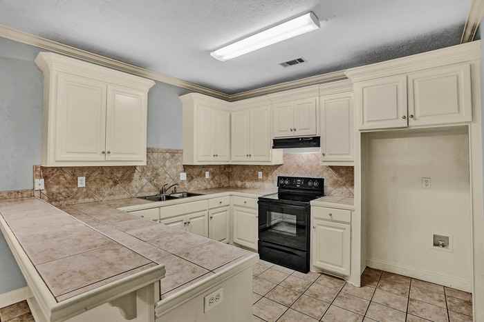 4966 Brookwood Pl - Photo 3 of 9