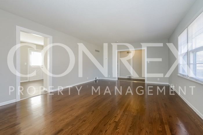 12609 East 59th Street - Photo 2 of 8