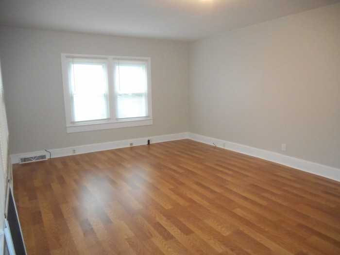 121 Henry Street - Photo 3 of 18