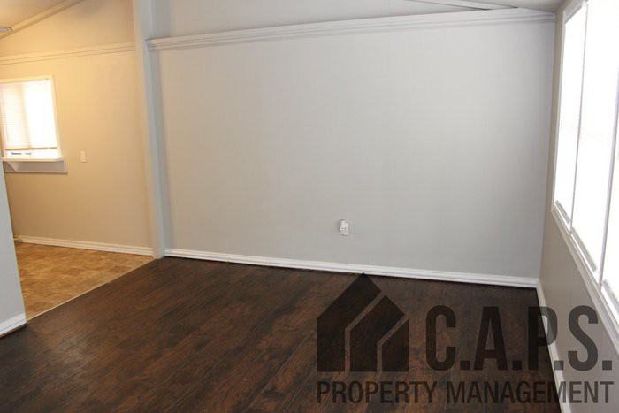 430 Woodlawn Avenue - Photo 3 of 19