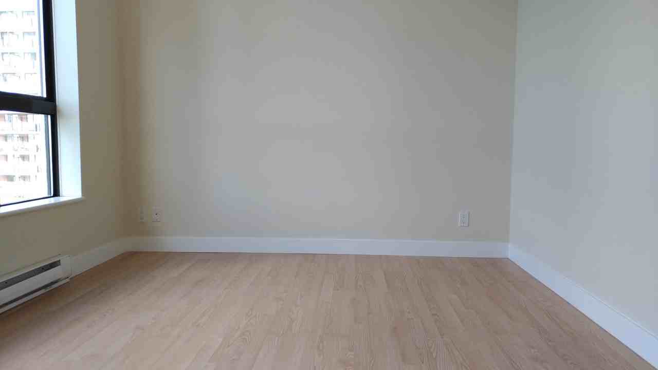833 Agnes Street - Photo 5 of 8