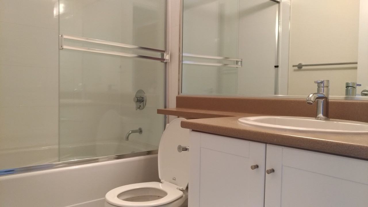 833 Agnes Street - Photo 7 of 8