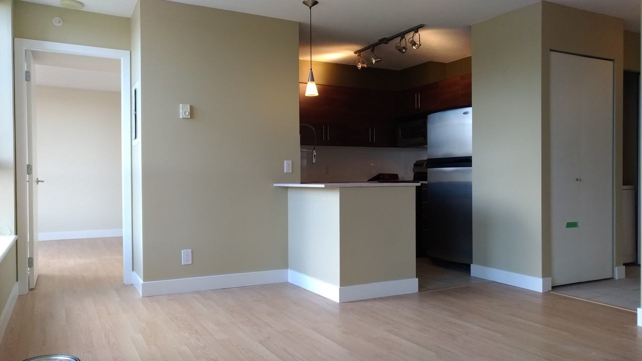 833 Agnes Street - Photo 3 of 8
