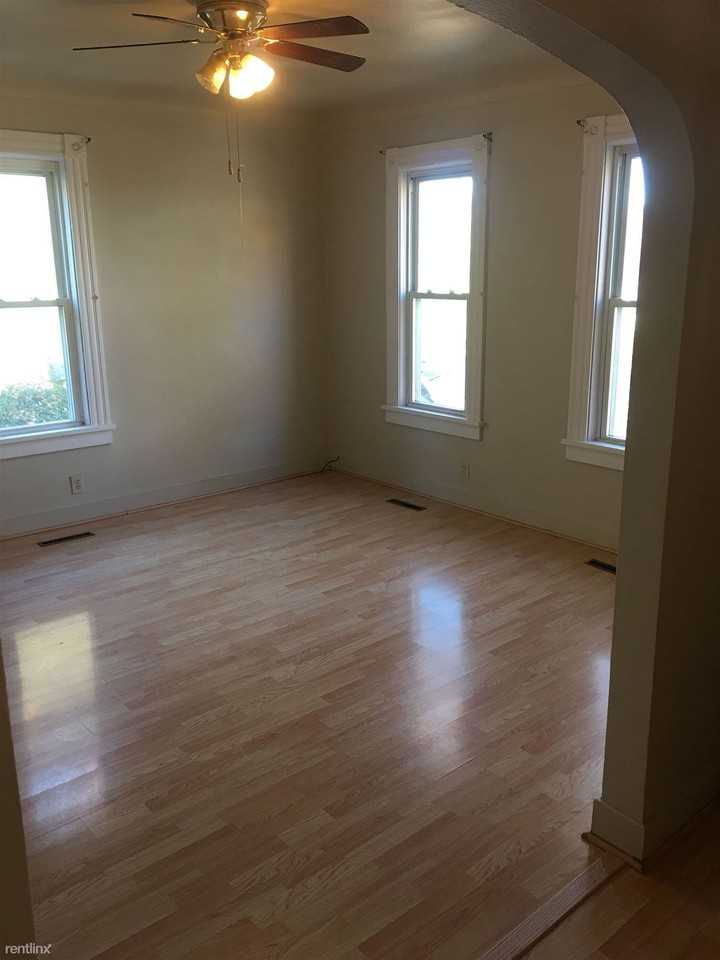 213 S Lincoln St - Photo 2 of 12