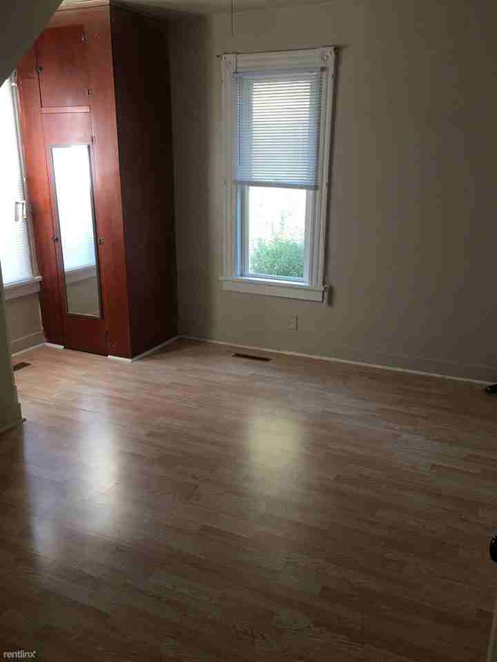213 S Lincoln St - Photo 3 of 12