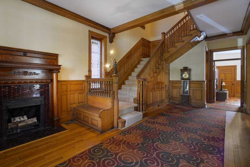 3258 Copelin Avenue - Photo 2 of 36