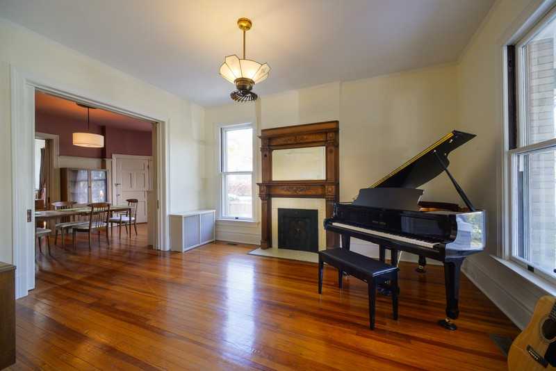 3258 Copelin Avenue - Photo 3 of 36