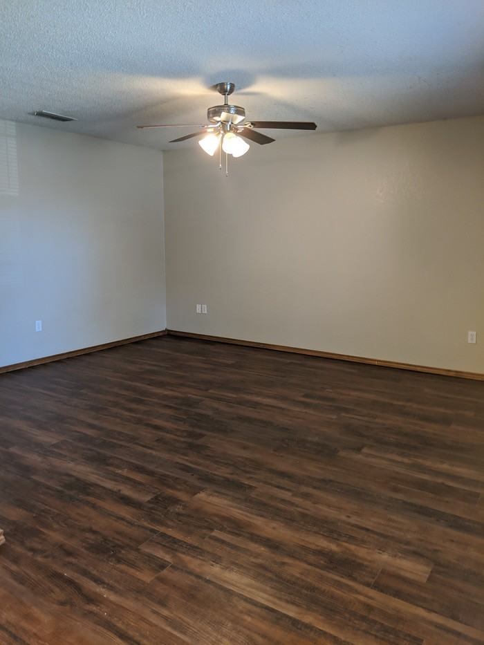 610 Redwater Blvd W - Photo 2 of 9