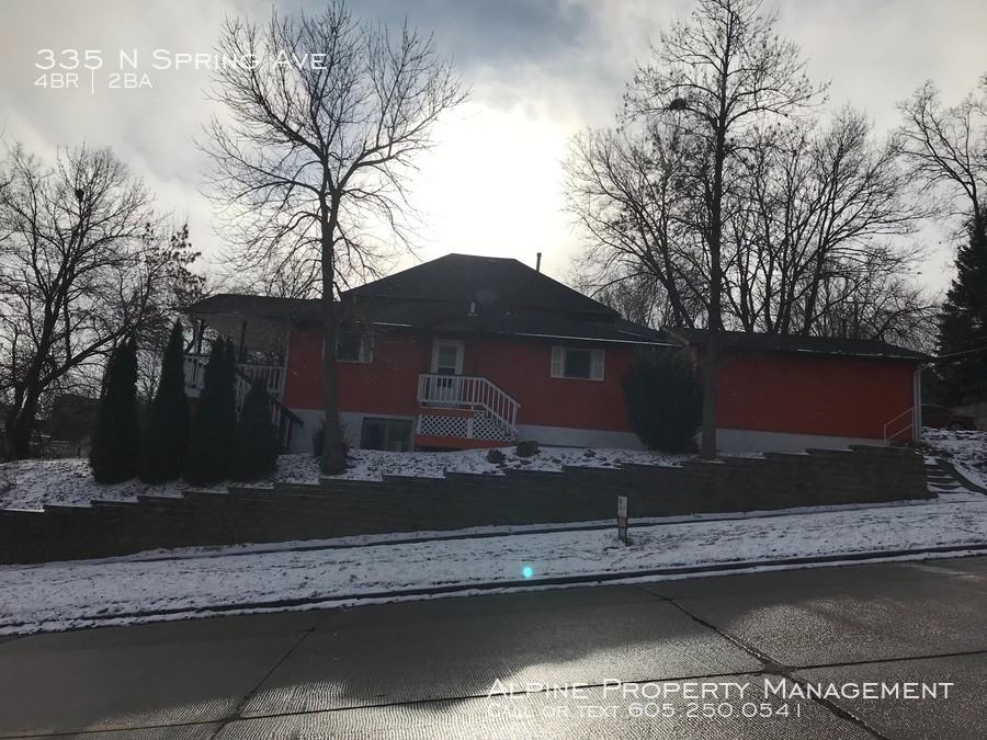 335 N Spring Ave - Photo 2 of 29