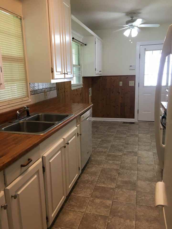106 Hawkins St - Photo 3 of 7