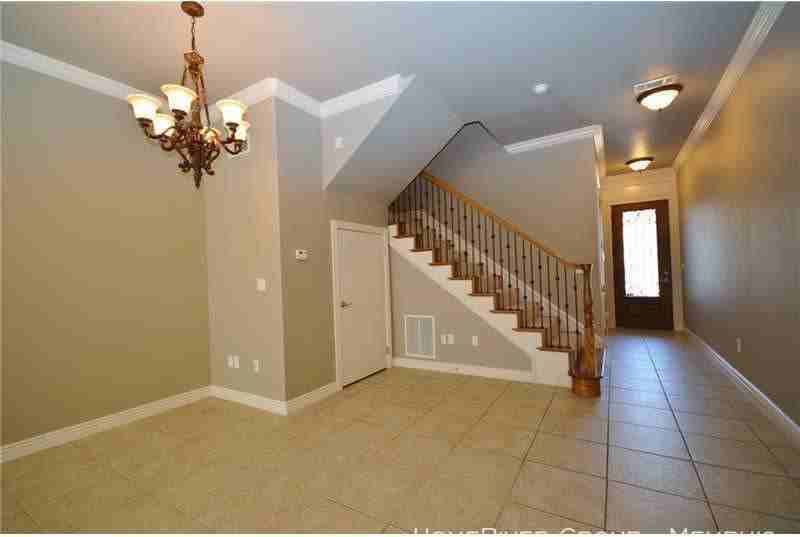 2608 S Everest Ave - Photo 2 of 22