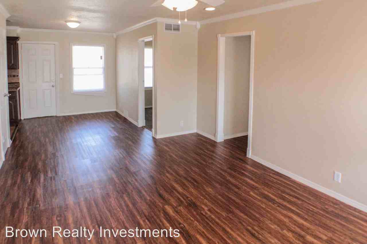 805 Ne 35th St. - Photo 3 of 20